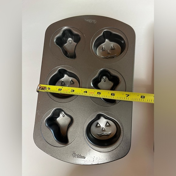 Wilton Halloween cupcake baking pan (set of 2) - Picture 7 of 8